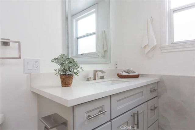 210 N Naomi, Burbank, CA 91505