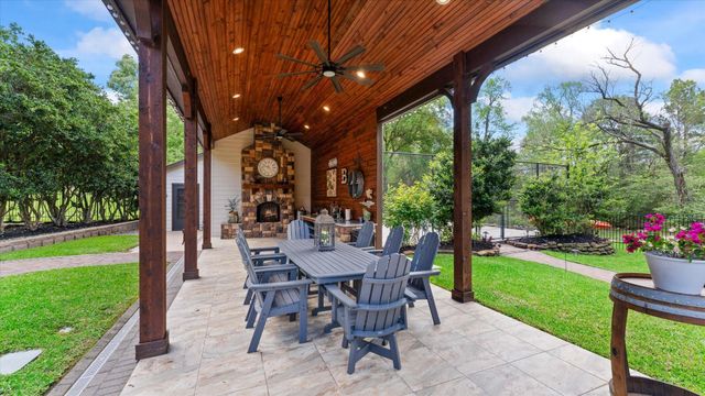 18703 Palm Beach Boulevard, Conroe, TX 77356