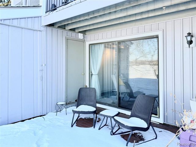 9633 Harbour Cove Court, Ypsilanti, MI 48197