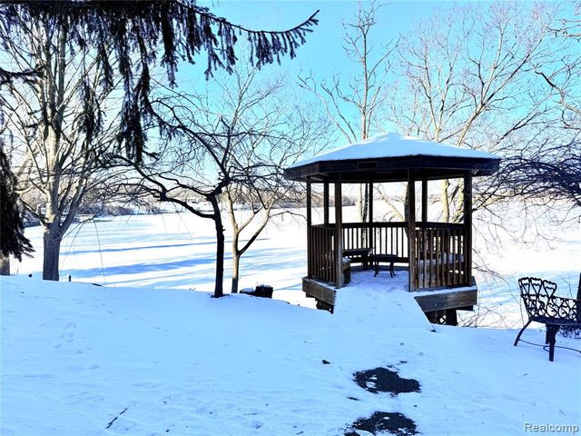 9633 Harbour Cove Court, Ypsilanti, MI 48197