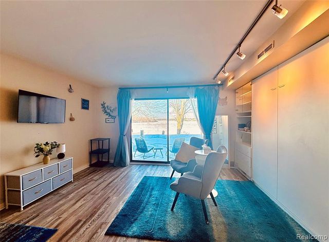 9633 Harbour Cove Court, Ypsilanti, MI 48197