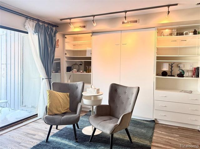 9633 Harbour Cove Court, Ypsilanti, MI 48197