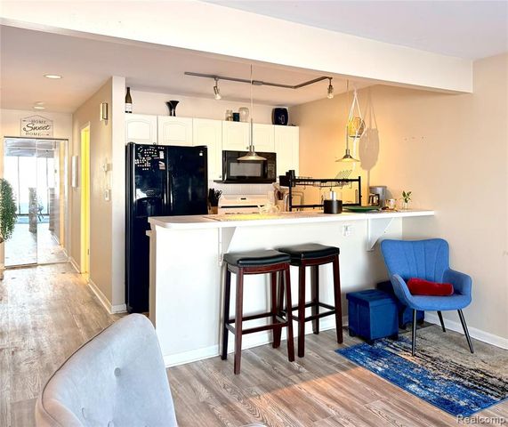 9633 Harbour Cove Court, Ypsilanti, MI 48197