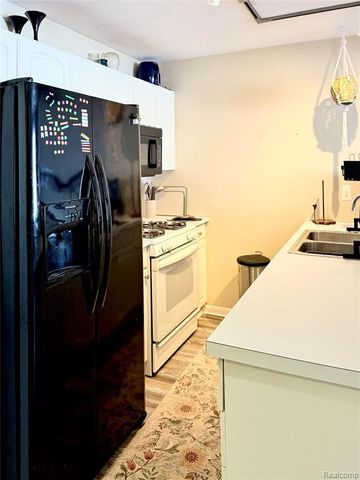 9633 Harbour Cove Court, Ypsilanti, MI 48197