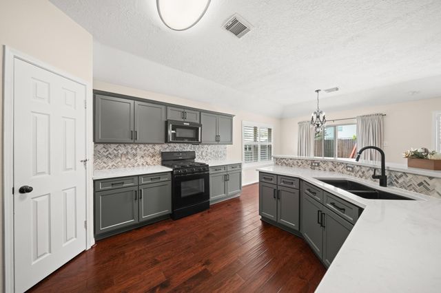4926 Quiet Canyon Drive, Friendswood, TX 77546