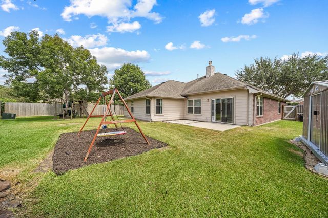 4926 Quiet Canyon Drive, Friendswood, TX 77546