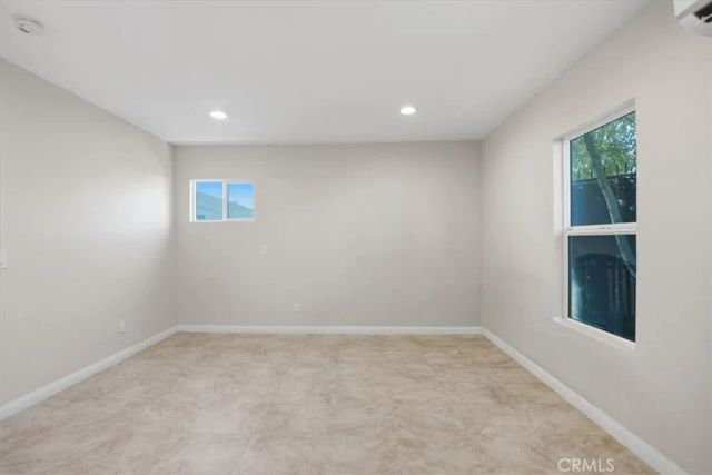 7542 White Oak Ave, Van Nuys, CA 91406