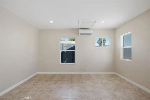 7542 White Oak Ave, Van Nuys, CA 91406