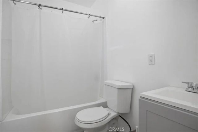 7542 White Oak Ave, Van Nuys, CA 91406