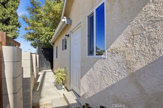 7542 White Oak Ave, Van Nuys, CA 91406
