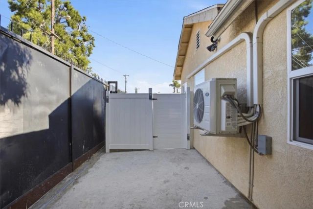 7542 White Oak Ave, Van Nuys, CA 91406