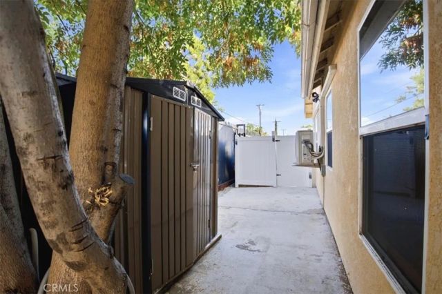 7542 White Oak Ave, Van Nuys, CA 91406