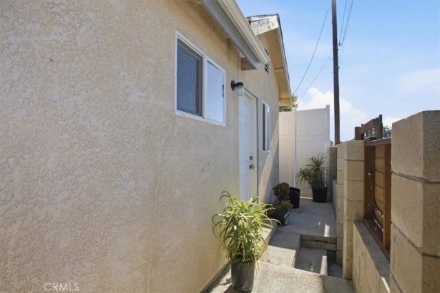 7542 White Oak Ave, Van Nuys, CA 91406
