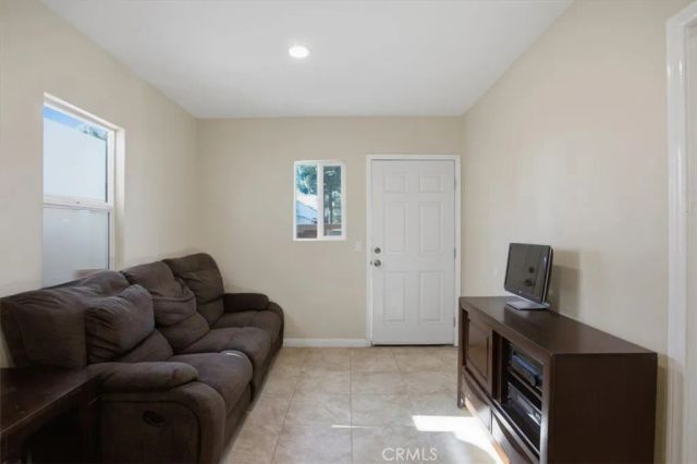7542 White Oak Ave, Van Nuys, CA 91406
