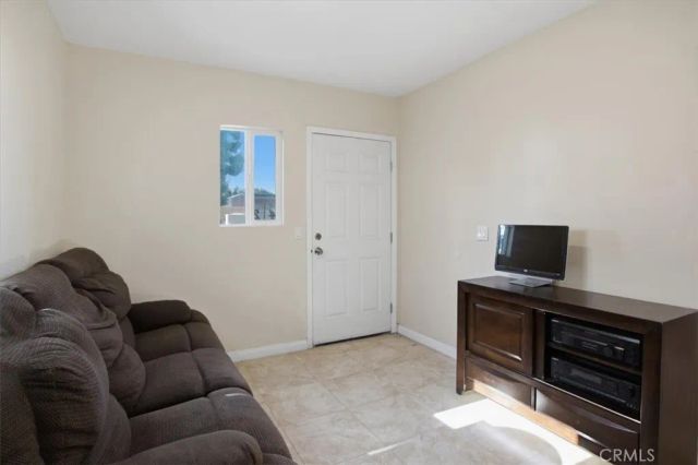 7542 White Oak Ave, Van Nuys, CA 91406