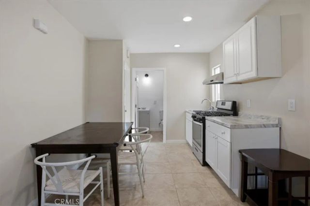7542 White Oak Ave, Van Nuys, CA 91406