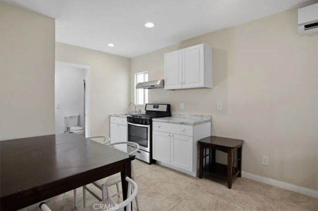 7542 White Oak Ave, Van Nuys, CA 91406