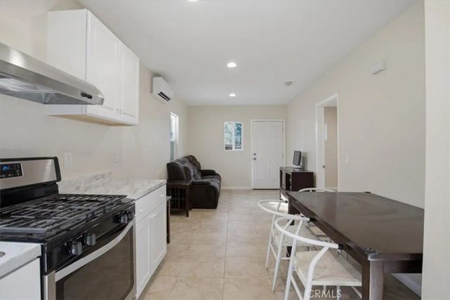 7542 White Oak Ave, Van Nuys, CA 91406