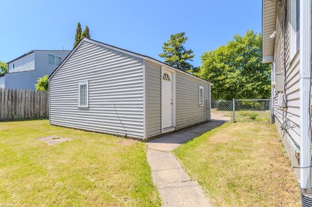 22488 Piper Avenue, Eastpointe, MI 48021