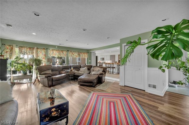 8689 Stearns Road, Olmsted Twp, OH 44138