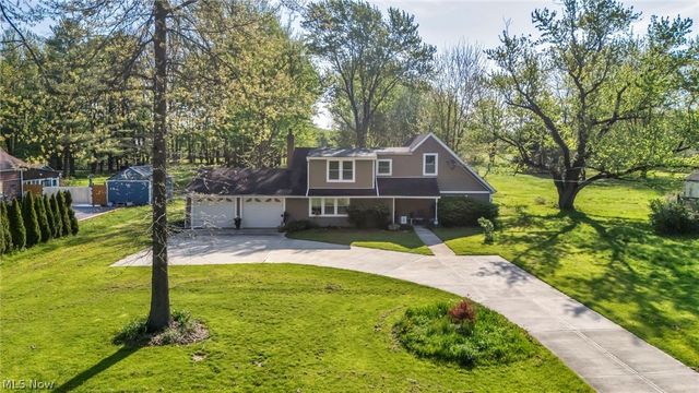 8689 Stearns Road, Olmsted Twp, OH 44138