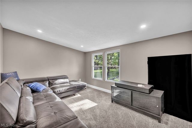 8689 Stearns Road, Olmsted Twp, OH 44138