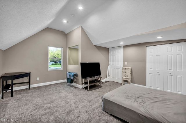 8689 Stearns Road, Olmsted Twp, OH 44138