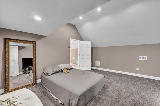 8689 Stearns Road, Olmsted Twp, OH 44138