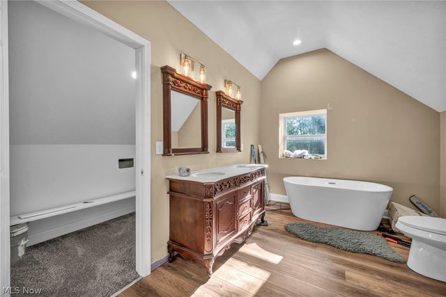 8689 Stearns Road, Olmsted Twp, OH 44138