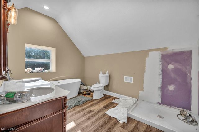 8689 Stearns Road, Olmsted Twp, OH 44138