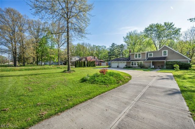 8689 Stearns Road, Olmsted Twp, OH 44138