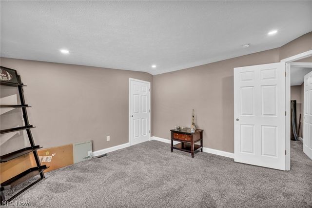 8689 Stearns Road, Olmsted Twp, OH 44138