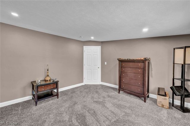 8689 Stearns Road, Olmsted Twp, OH 44138