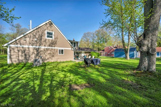 8689 Stearns Road, Olmsted Twp, OH 44138