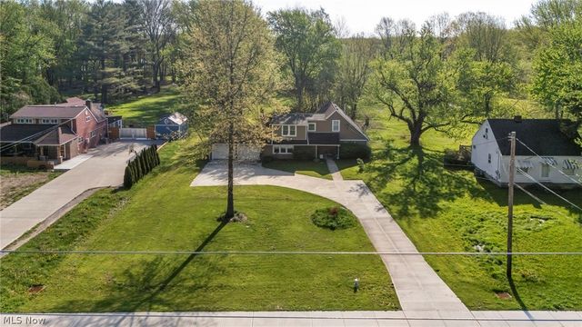8689 Stearns Road, Olmsted Twp, OH 44138