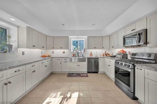 8689 Stearns Road, Olmsted Twp, OH 44138