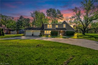 8689 Stearns Road, Olmsted Twp, OH 44138