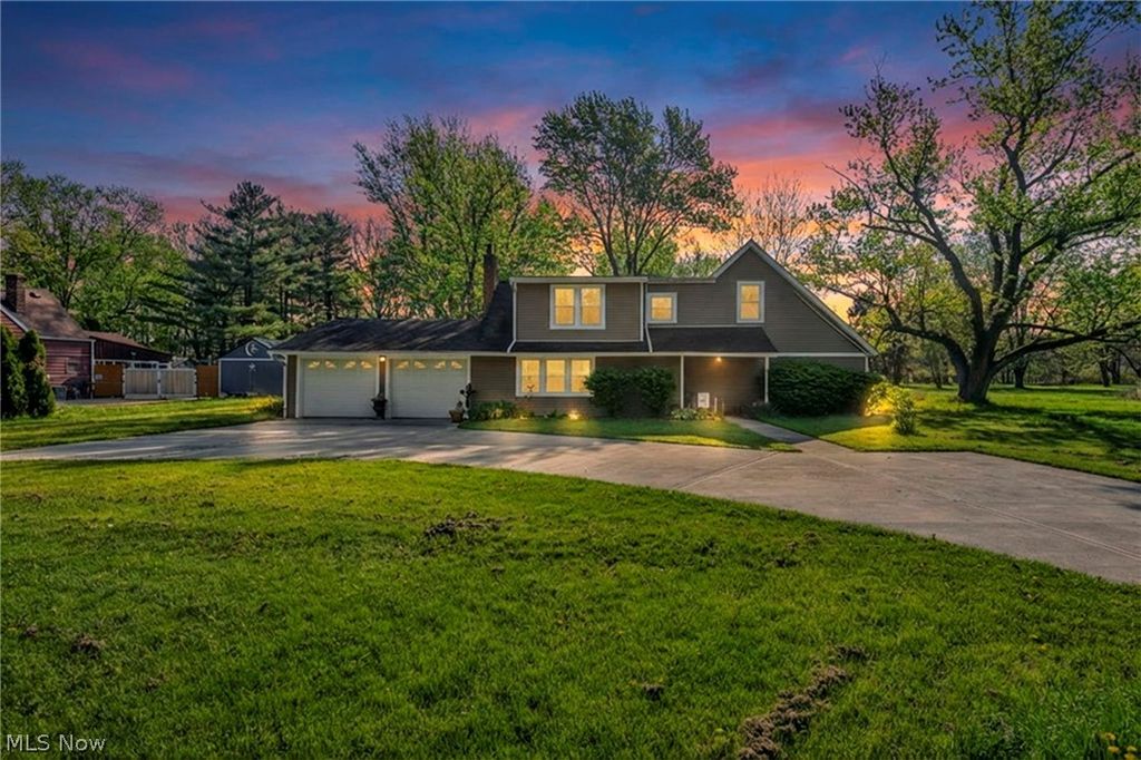 8689 Stearns Road, Olmsted Twp, OH 44138