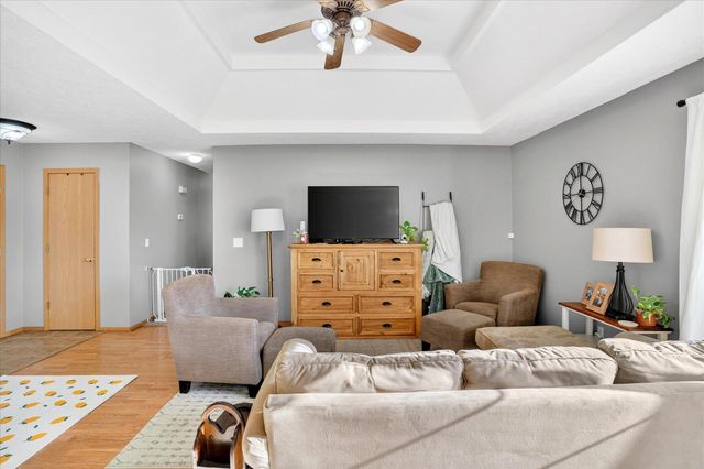 406 W Chestnut Road, Nixa, MO 65714