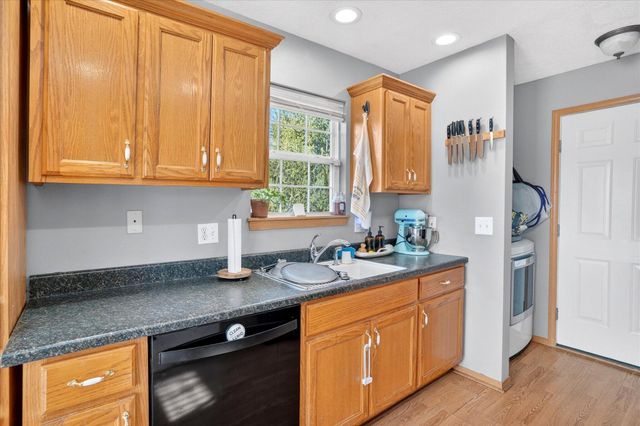 406 W Chestnut Road, Nixa, MO 65714