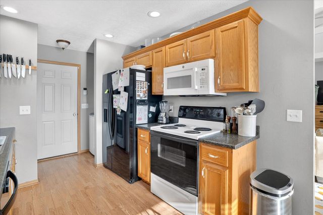 406 W Chestnut Road, Nixa, MO 65714