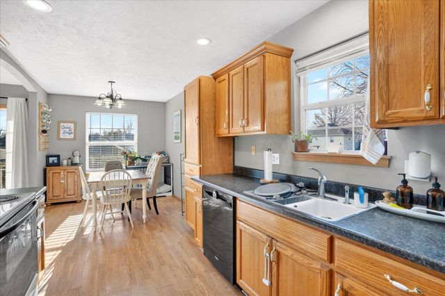 406 W Chestnut Road, Nixa, MO 65714