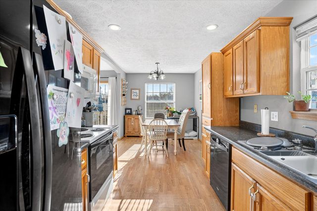 406 W Chestnut Road, Nixa, MO 65714