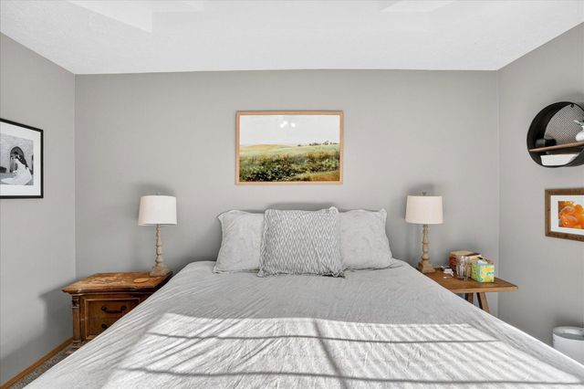 406 W Chestnut Road, Nixa, MO 65714