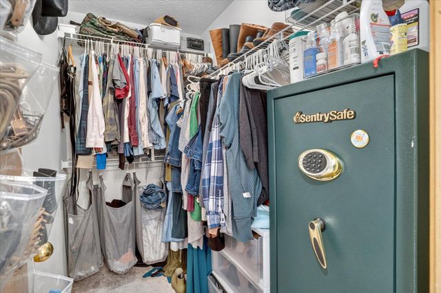 406 W Chestnut Road, Nixa, MO 65714