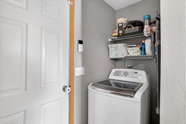 406 W Chestnut Road, Nixa, MO 65714