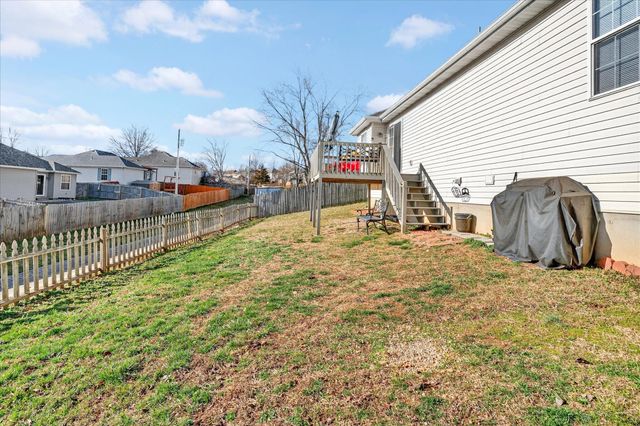 406 W Chestnut Road, Nixa, MO 65714