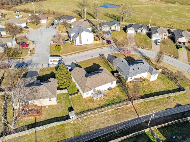 406 W Chestnut Road, Nixa, MO 65714