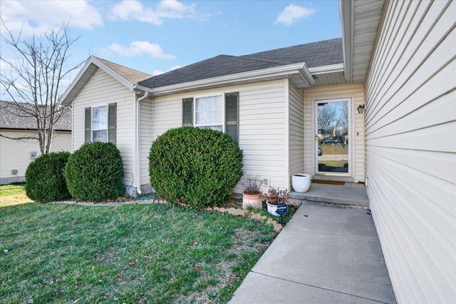 406 W Chestnut Road, Nixa, MO 65714