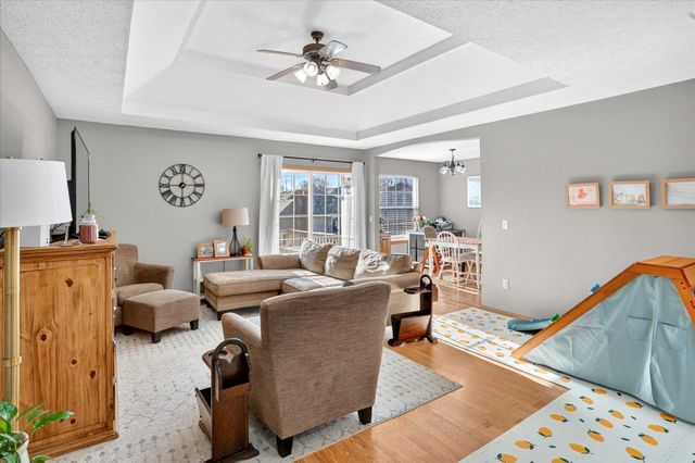 406 W Chestnut Road, Nixa, MO 65714